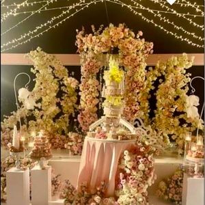 Wedding Cake.  (Fake)